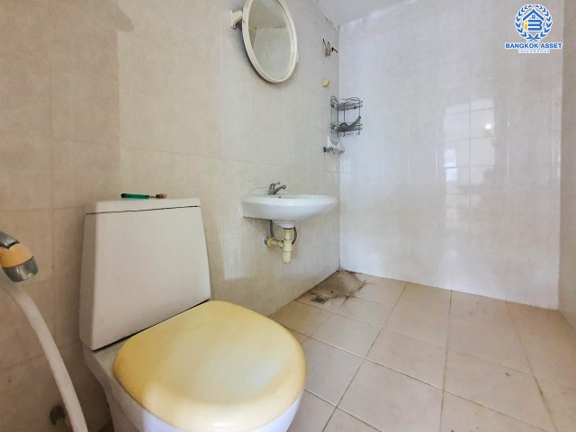 ทาวน์โฮมมือสอง กรุงเทพฯ หมู่บ้านสุชา1 เพชรเกษม เนื้อที่กว้าง 17.60 ตร.ว. ฟังก์ชัน 4 ห้องนอน 3 ห้องน้ำ ที่จอดรถ 1 คัน บ้านสภาพสวย ต่อเติมพร้อมอยู่ โครงการตั้งบนทำเลแห่งการเดินทาง ใกล้รถไฟฟ้าสายสีน้ำเงิน "สถานีหลักสอง" และทางด่วน "พระราม2" จองด่วน!...